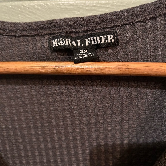 Moral Fiber Women's Waffled Gray Cold Shoulder Top Size 2X - Picture 2 of 8